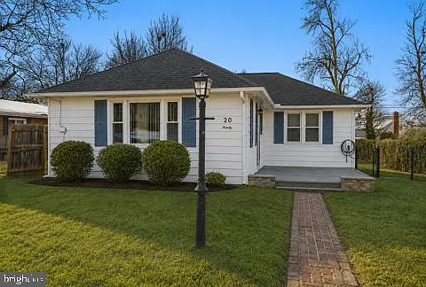 3 bed, 2.0 bath, 1260 sqft, $2,850 — Photo 1