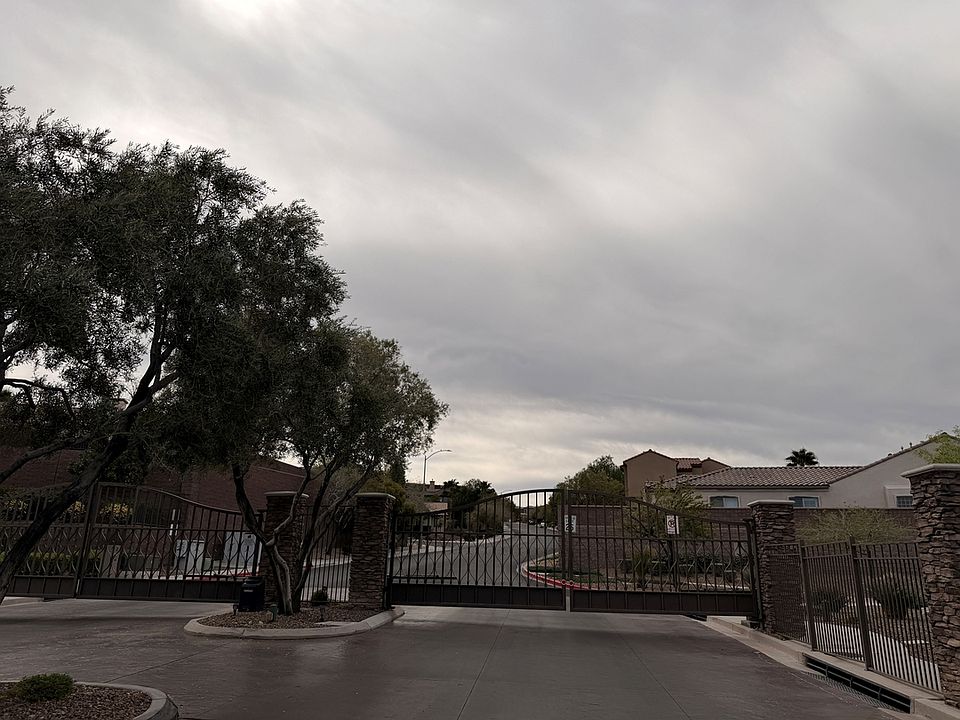 2nd image of 2184 Pont National Dr