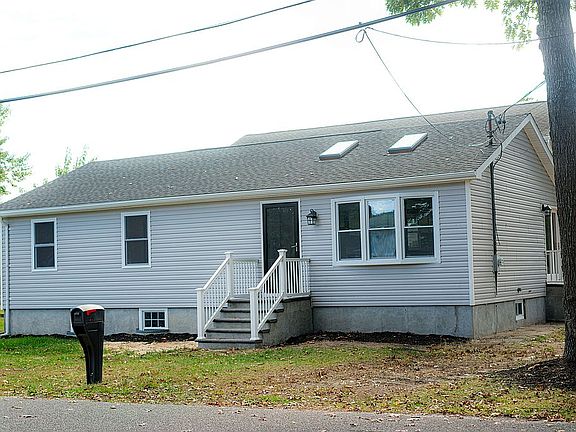 2nd image of 108 Argyle Dr