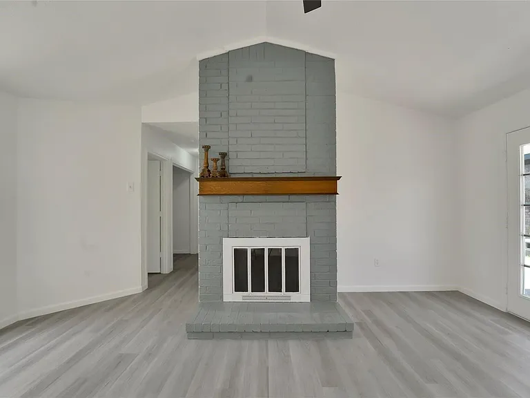 1019 Sanders Dr — Photo 6