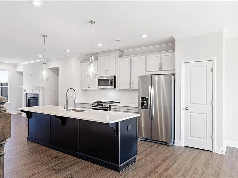 801 Cameron Trl — Photo 3