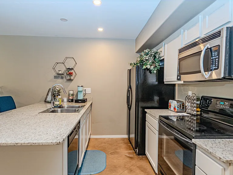 New 2br2ba Kitchen
