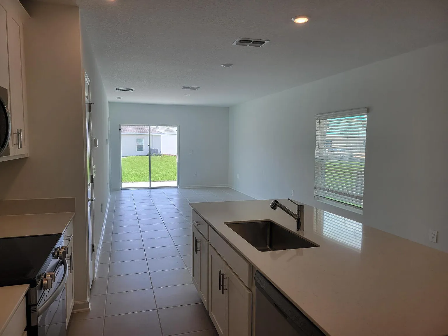 3 bed, 2.0 bath, 1444 sqft, $2,300 — Photo 4