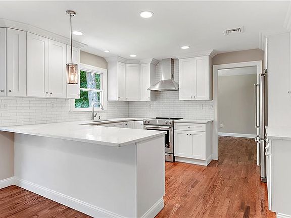 3rd image of 33 Westerly Ln