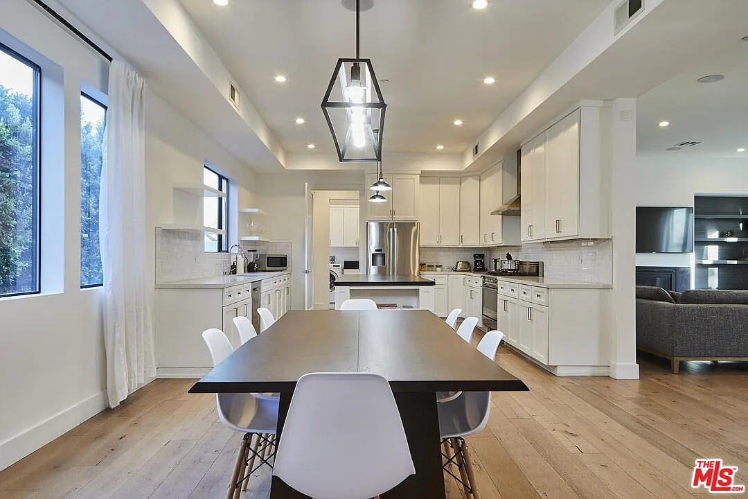 4 bed, 4.5 bath, 3000 sqft, $11,500 — Photo 4