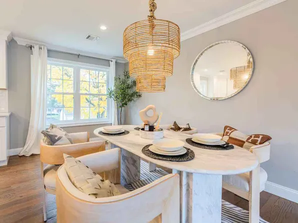 (undisclosed Address), Syosset, NY 11791