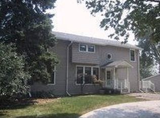 28075 E River Rd, Grosse Ile, MI 48138