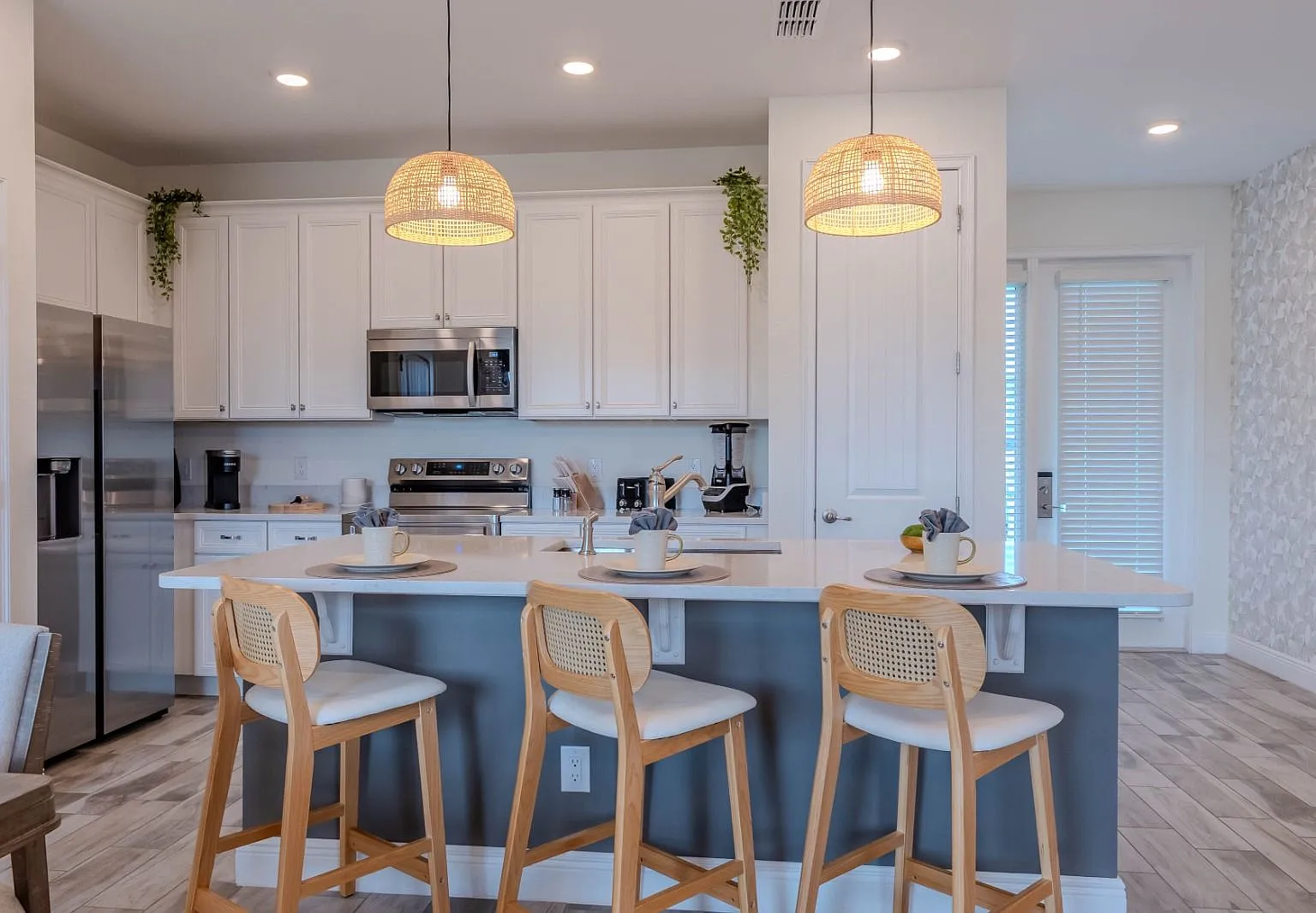 3 bed, 2.5 bath, 1380 sqft, $3,000 — Photo 3