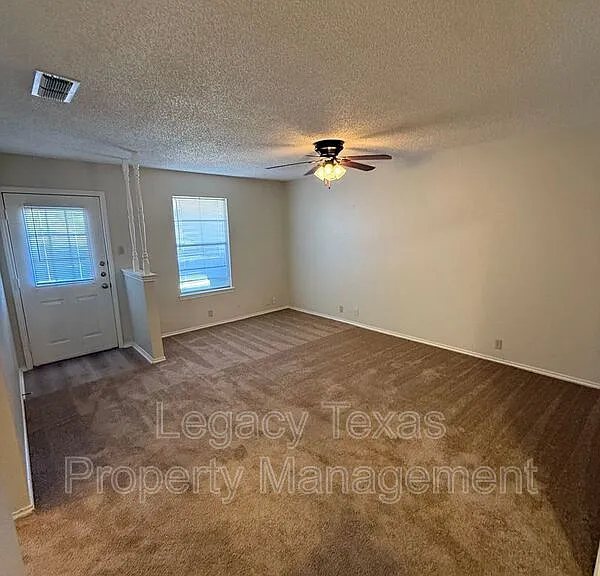 1118 N Nolan River Rd #A — Photo 5