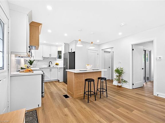 4th image of 138 Rendell Blvd