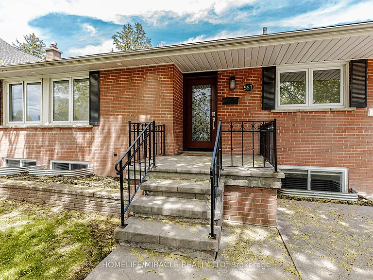 563 Taplow Cres — Photo 4