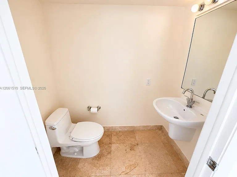 41 SE 5th St #1415 — Photo 6