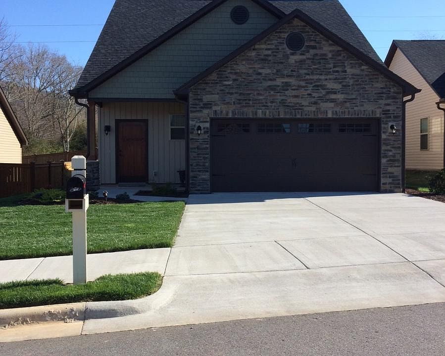 Front view w/2-car garage