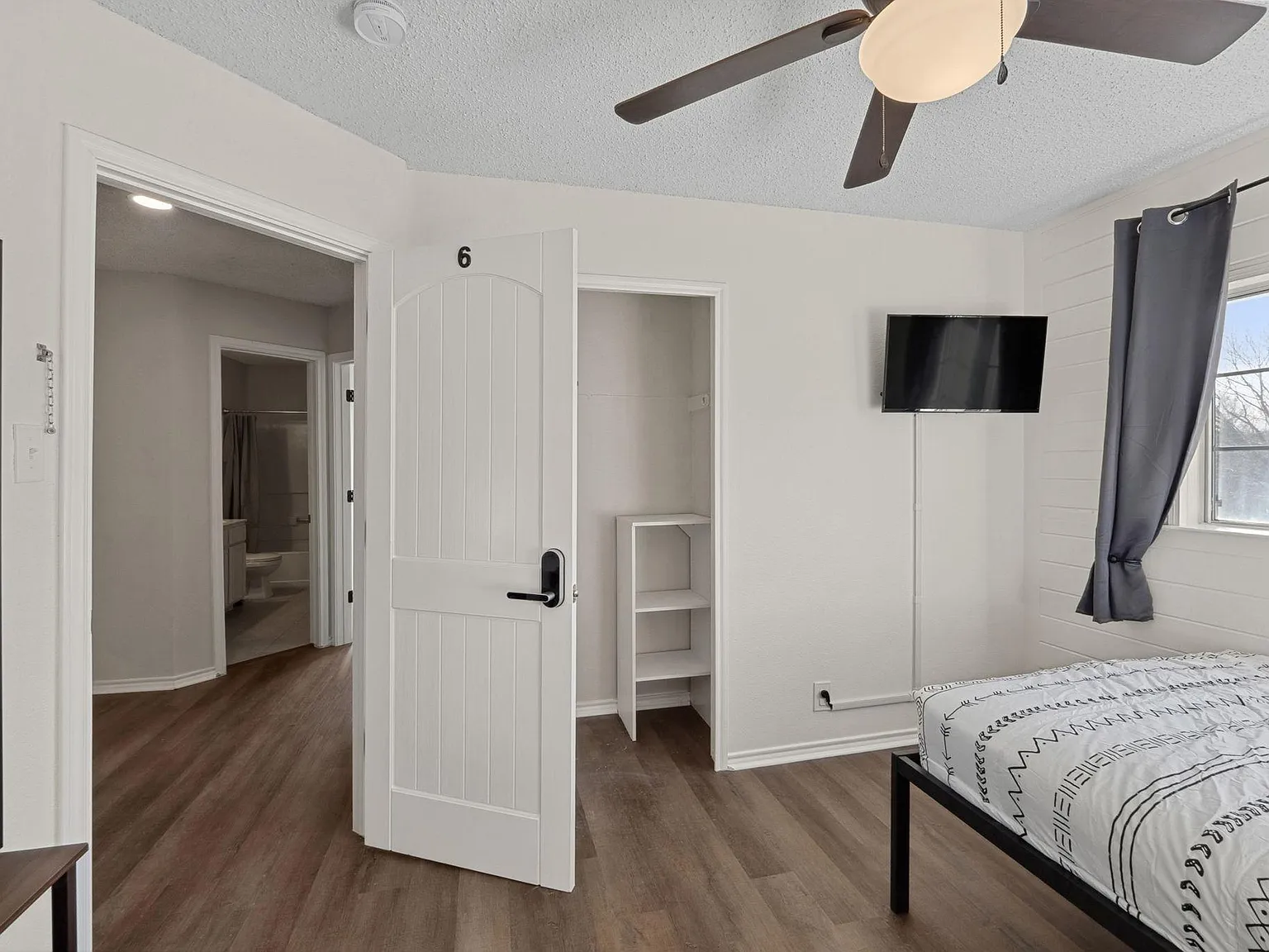 4 bed, 4.0 bath, 2500 sqft, $771 — Photo 1