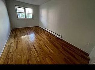25-26 35th St #1, Astoria, NY 11103