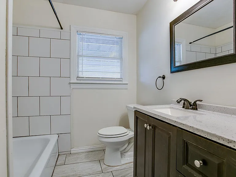 1921 W Avenue J — Photo 11