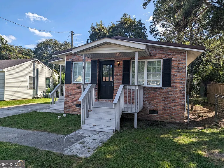 1313 Joseph Ave — Photo 3