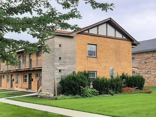 124 Douglas Ave #2, Naperville, IL 60540