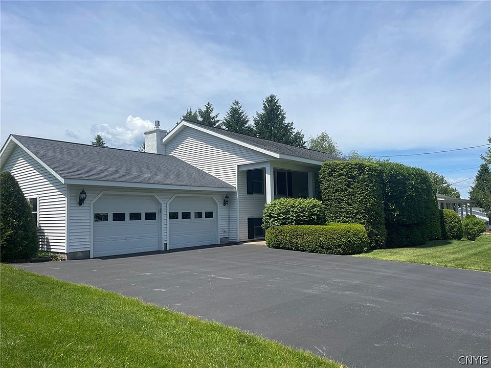 1st image of 576 Stoneleigh Rd