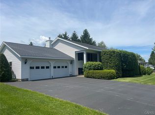 576 Stoneleigh Rd, Oneida, NY 13421