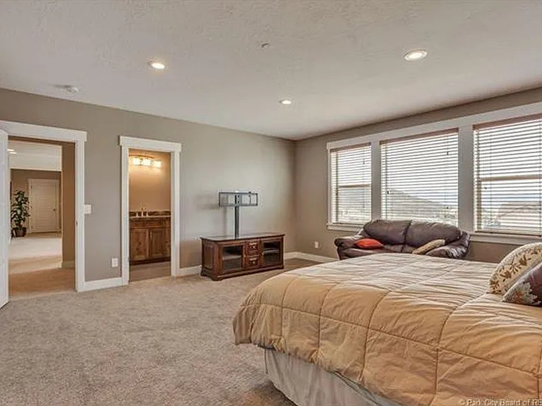 Downstairs bedroom