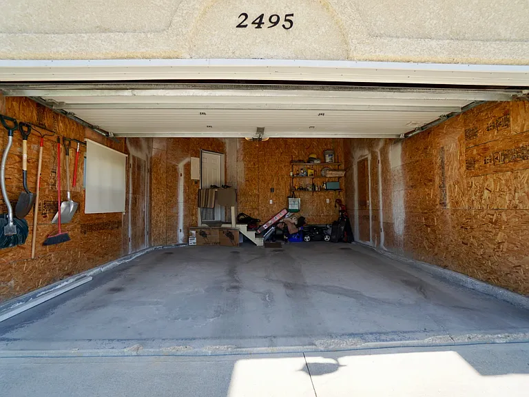 2495 King Edward St — Photo 13