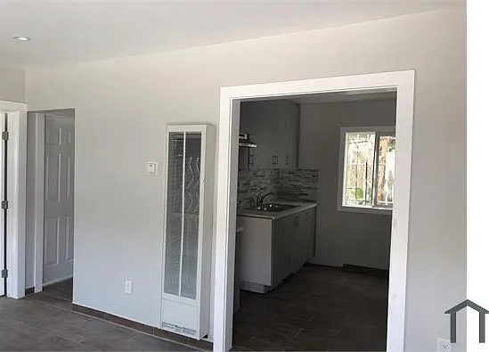 11818 S Main St #3 — Photo 11