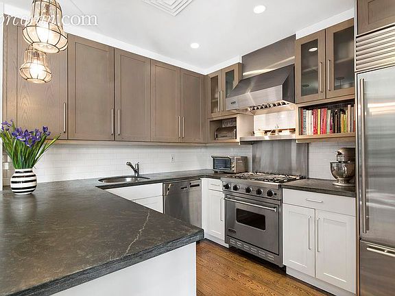 3rd image of 161 Grand St #5B