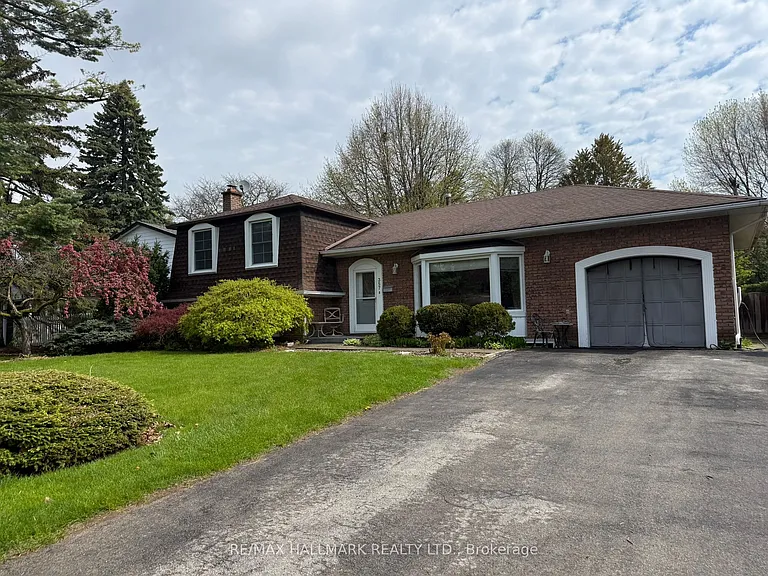 357 Monica Cres — Photo 2