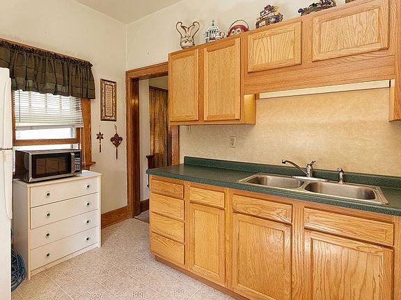 Kitchen-newer cabinets