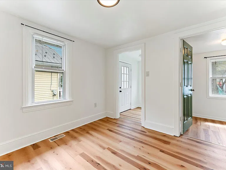 251 Hickory St — Photo 5