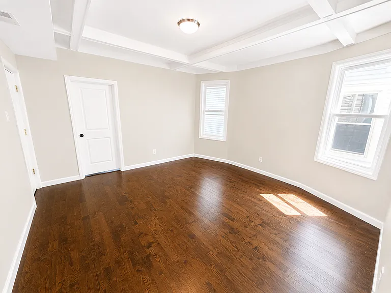 21 Chelsea Ave — Photo 33