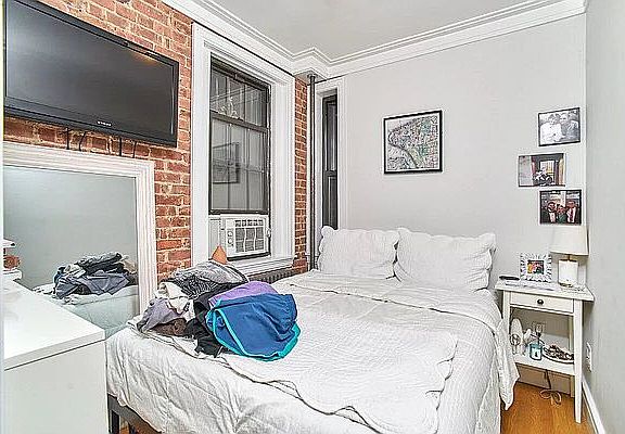 3rd image of 247 Broome St #4B