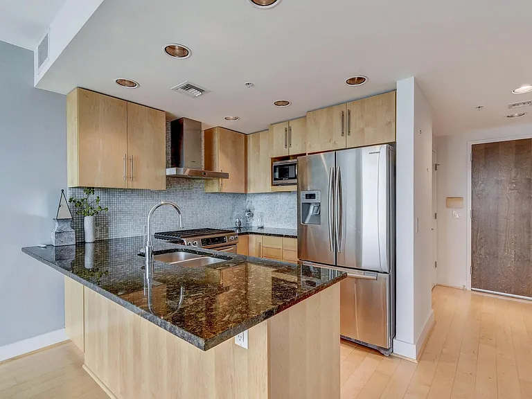 300 Bowie St — Photo 19