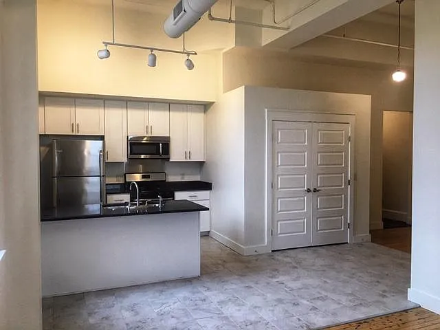 2 bed, 1390 sqft, $2,300 — Photo 4
