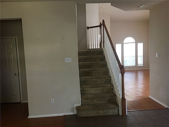 5th image of 2704 Tinmouth St