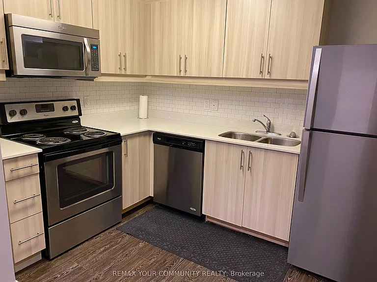 158 King St N #B-603 — Photo 7