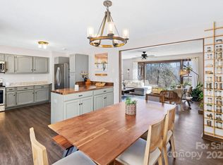 39 Edwards Rd, Fairview, NC 28730