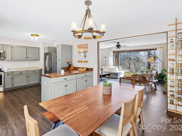 39 Edwards Rd, Fairview, NC 28730