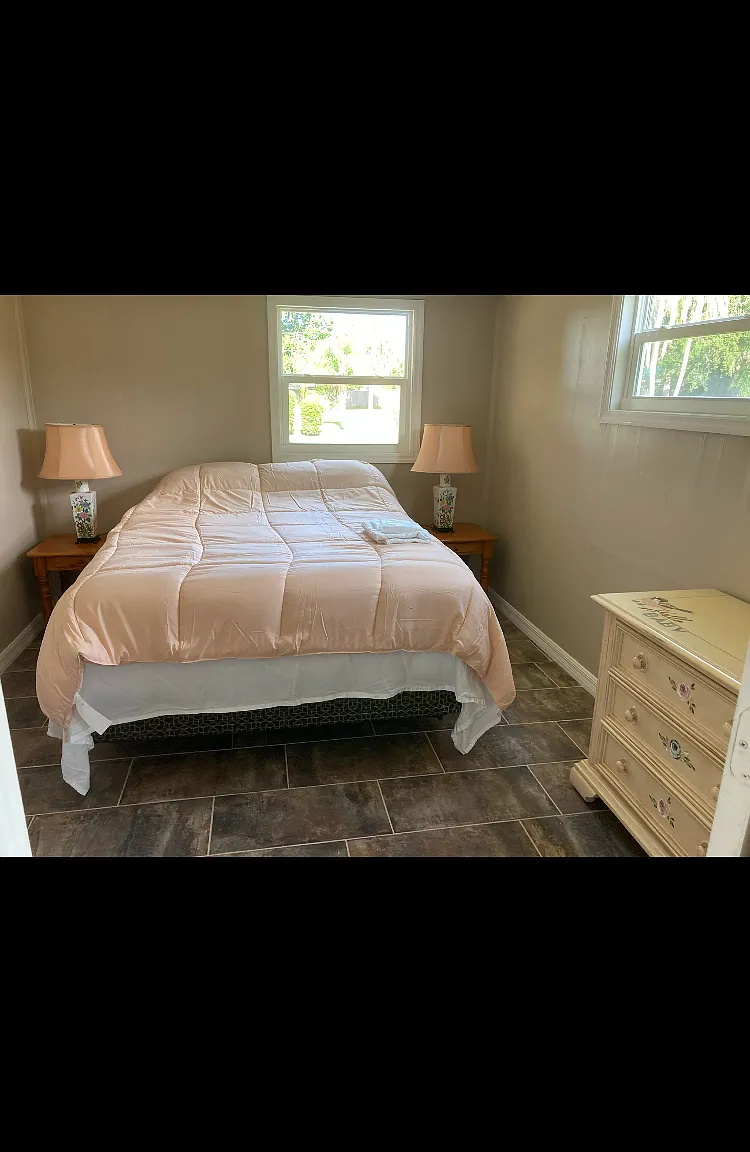 1561 5th Ct — Photo 2