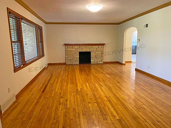 5th image of 2214 Louisiana St