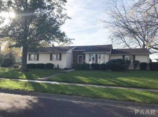 1300 Knollcrest Dr, Washington, IL 61571