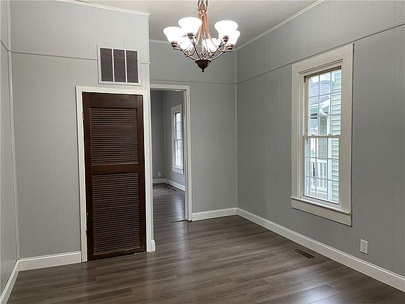 5th image of 826 N Broadway St
