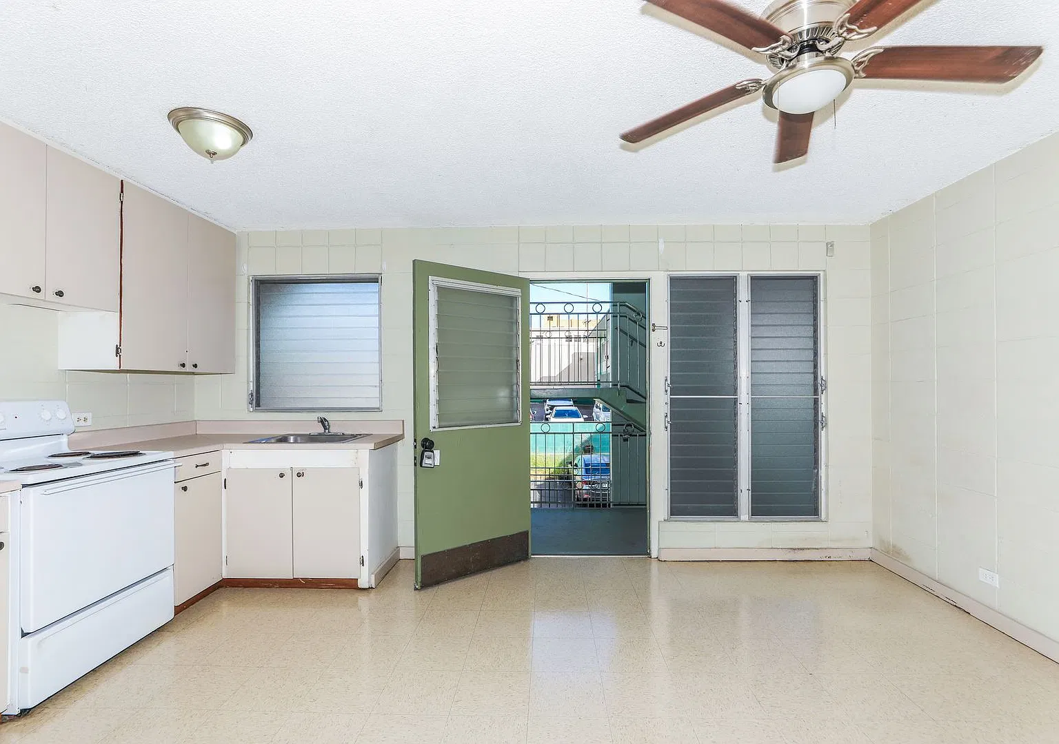 One-Bedroom Rental in the Heart of Kaimuki — Photo 2