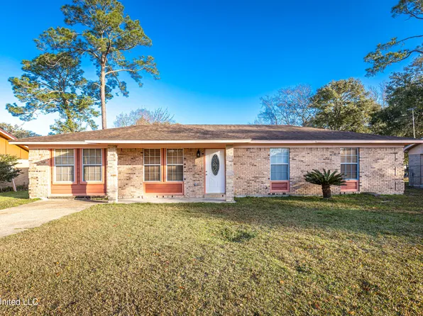 5117 Potomac Dr, Pascagoula, MS 39581