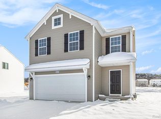 8157 Moonlight Creek Ln, Fowlerville, MI 48836