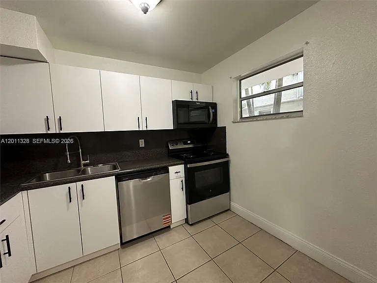 4215 N University Dr #101 — Photo 10