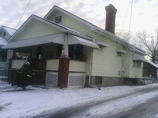 411 Helen St photo 1
