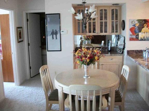 Dining area  seats 8 & Ba