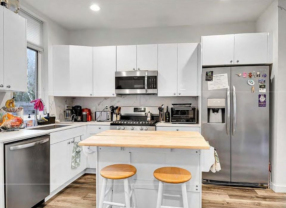 1st image of 5201 Ravenna Ave NE #B